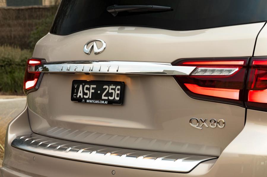 Детали экстерьера Infiniti QX80 5.6 2018 года  (AU) (фото 7 из 40)